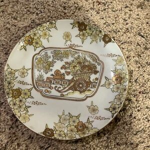 Vintage Japan hand painted gold Imari plate 8.5 inches